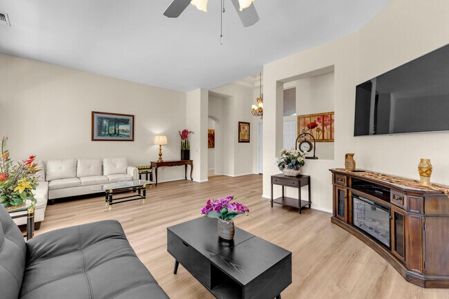 Building Photo - 37468 Westridge Ave