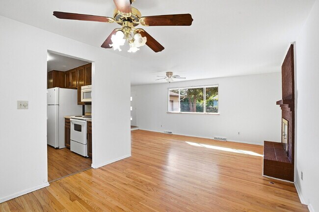 Building Photo - $2,695.95, 3-Bed, 2-Bath, Ranch House in Littleton with Great Fenced in Yard!