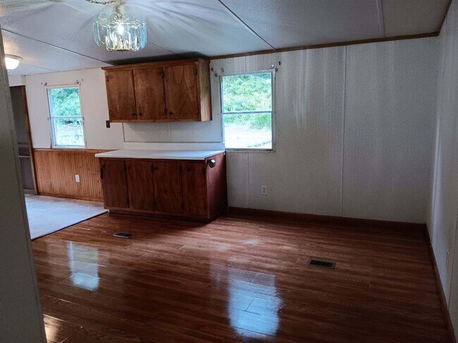 Building Photo - 169 Tanglewood Dr