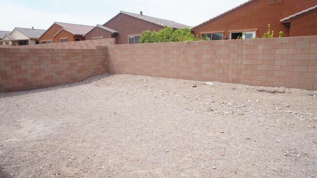 Building Photo - BEAUTIFUL 4 BEDROOM HOME IN GUARD GATED CO...