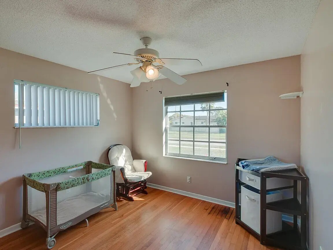 Building Photo - 1059 La Paloma Dr