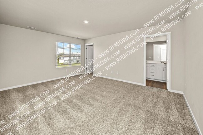 Building Photo - 2578 SE Morningdew Dr
