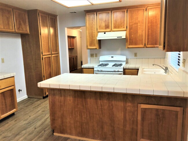 Building Photo - AVAILABLE FOR MOVE IN ON 8/1/26 -  RECENTLY RENOVATED 3 BED, 2 BATH 1 STORY ON LARGE CORNER LOT