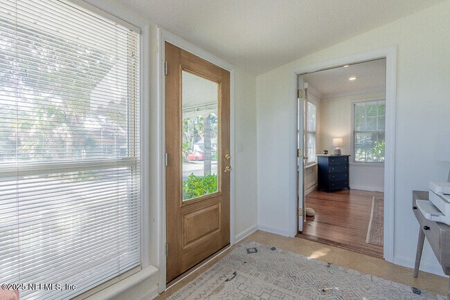 Building Photo - 214 Hopkins St