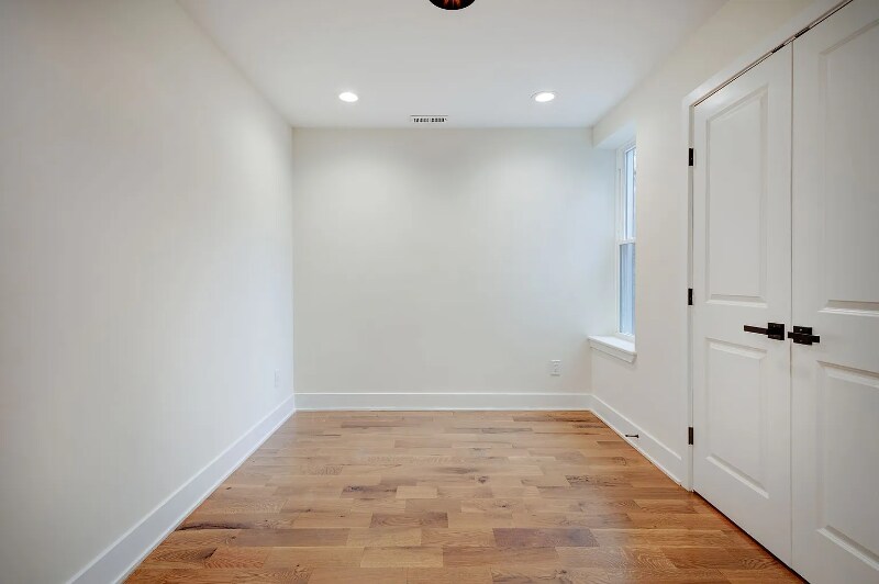 Building Photo - 2835 Diamond Dr