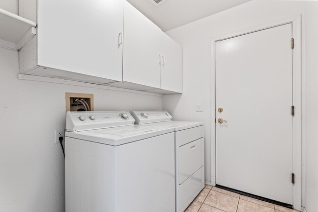 Building Photo - 8838 E La Palma Dr