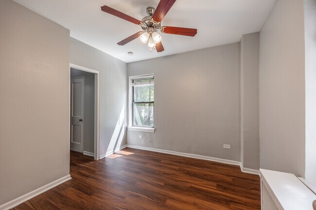 Building Photo - 1140 N La Salle Dr