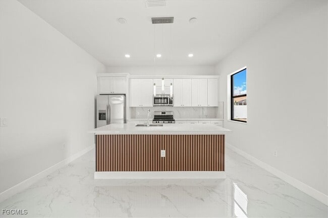 Building Photo - 9 NW 14th Pl