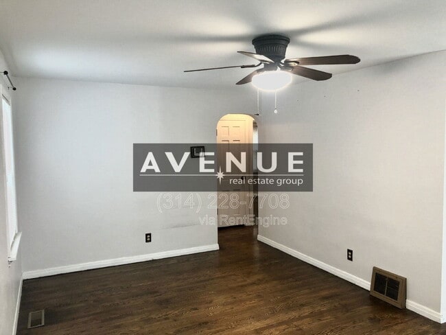 Building Photo - 5242 Parker Ave