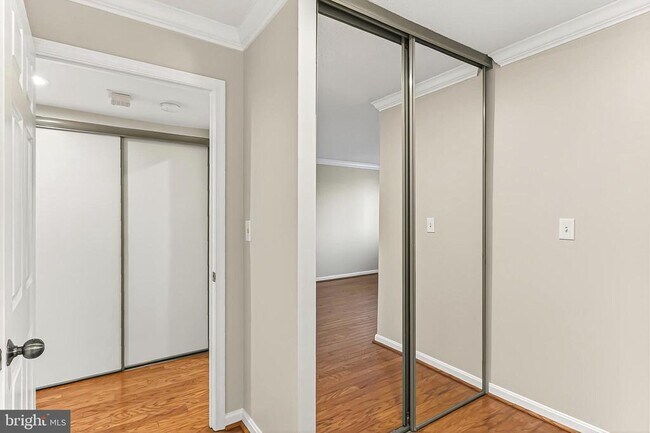 Building Photo - 2151 Jamieson Ave