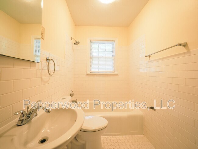 Building Photo - 336 W Hampton Ave