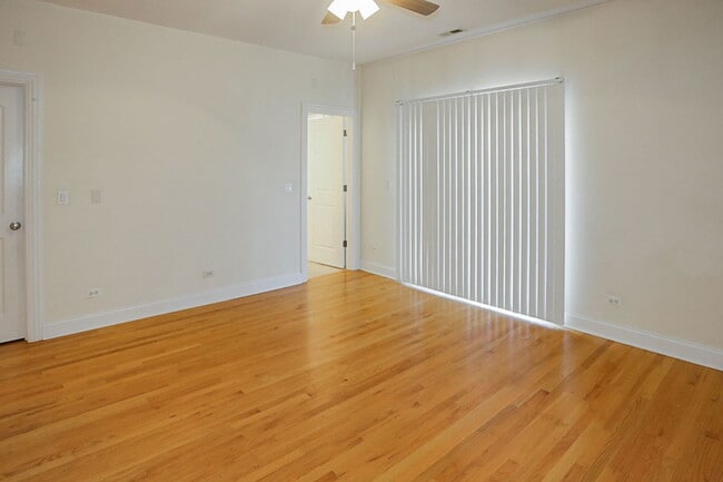 Building Photo - 3829 N Southport Ave