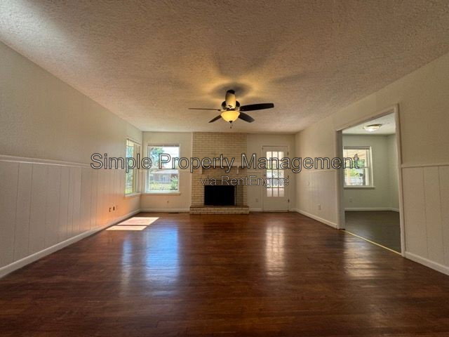Building Photo - 816 Willow Ln
