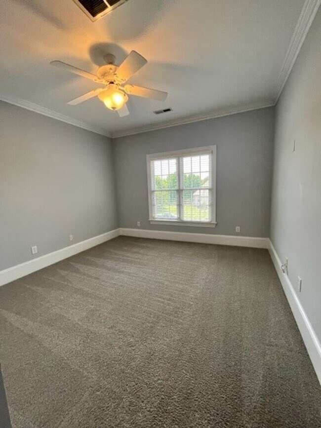 Building Photo - 4-bedroom, 3.5-bathroom Single Family Home