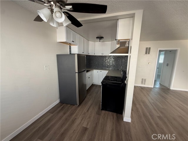 Building Photo - 1193 N Ardmore Ave