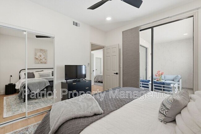 Building Photo - 9708-9708 E Vía Linda