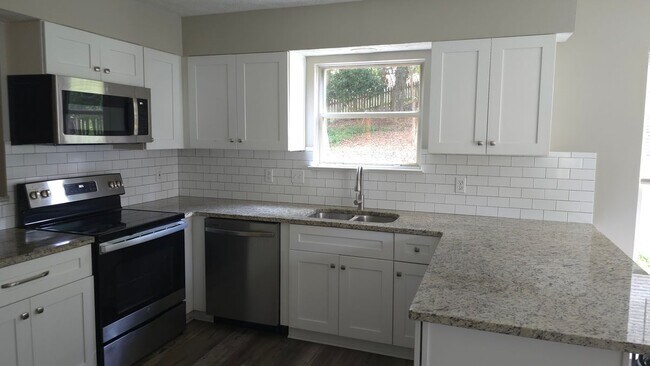 Building Photo - 10480 Summer Creek Dr