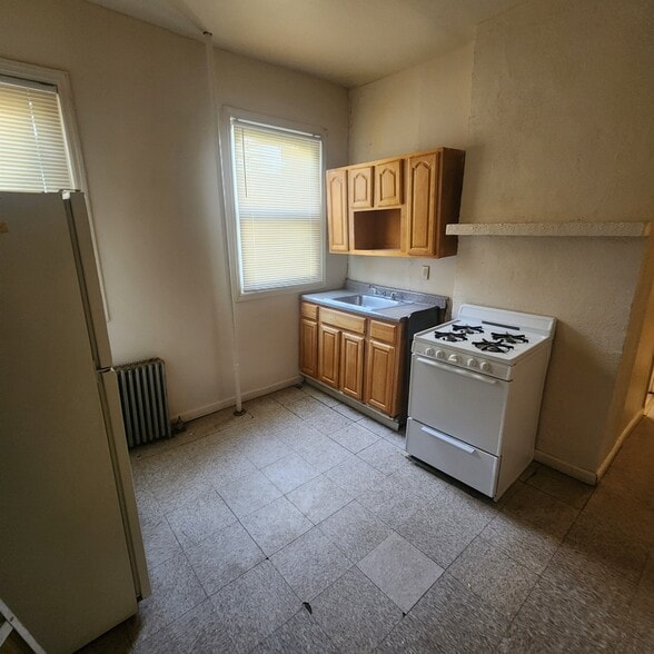 Building Photo - 651 S 13th St