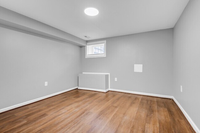 Building Photo - 2103 Chelsea Terrace