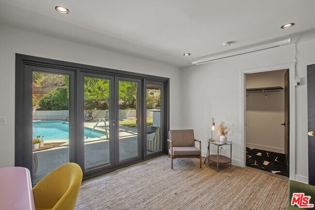 Building Photo - 4765 Round Top Dr
