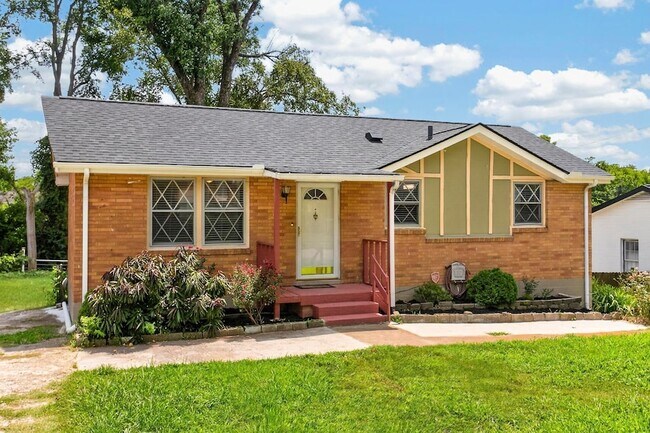 Building Photo - 261 Eisenhower Dr