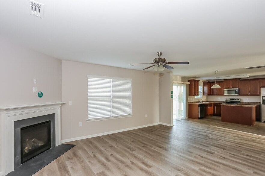 Building Photo - 1231 Farm Branch Dr SW