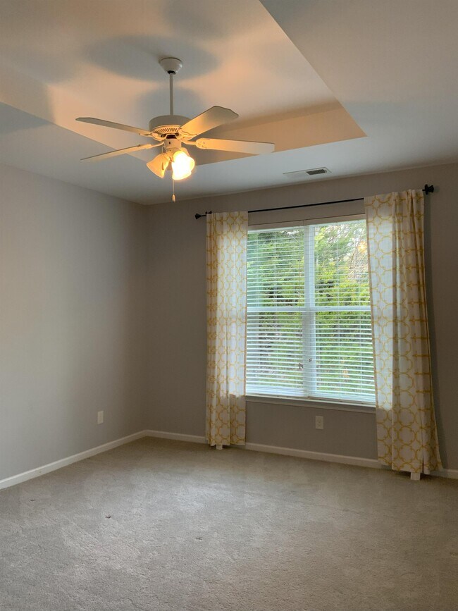 Building Photo - 1465 Parkside Village Dr