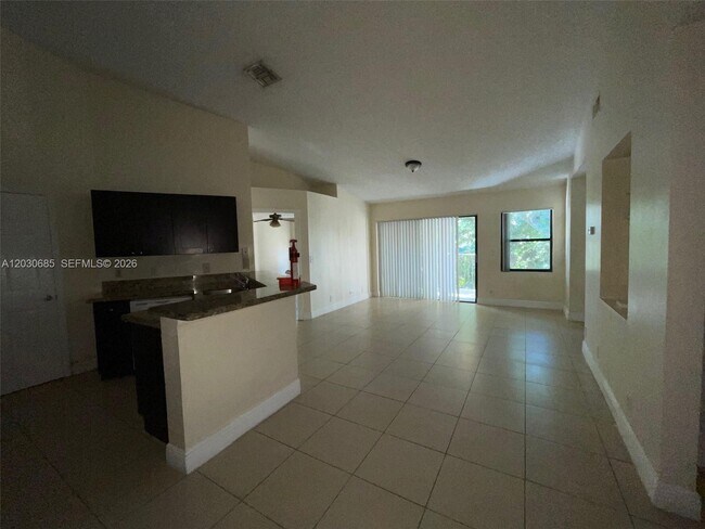 Building Photo - 9999 Summerbreeze Dr