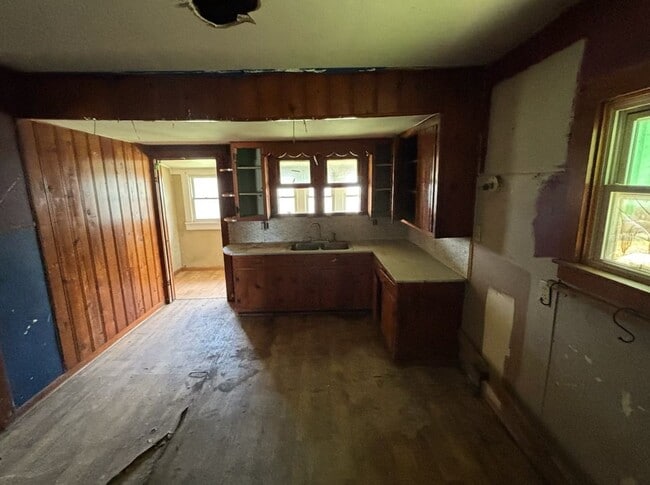 Building Photo - $390 Month $800 Down