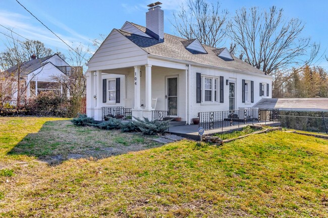 Primary Photo - East Nashville Cottage with Fenced Yard, 2...