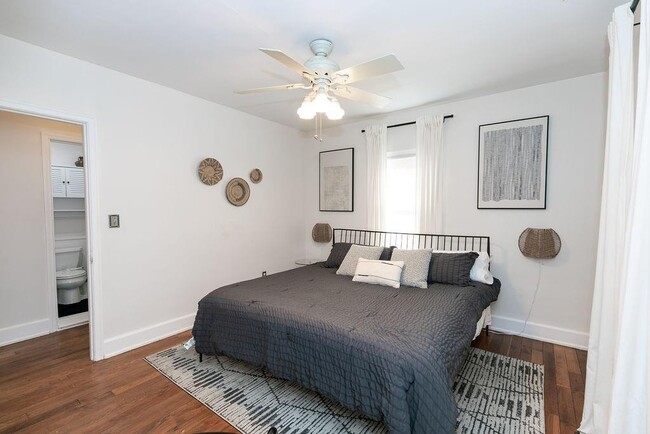 Building Photo - 936 East Lake Dr