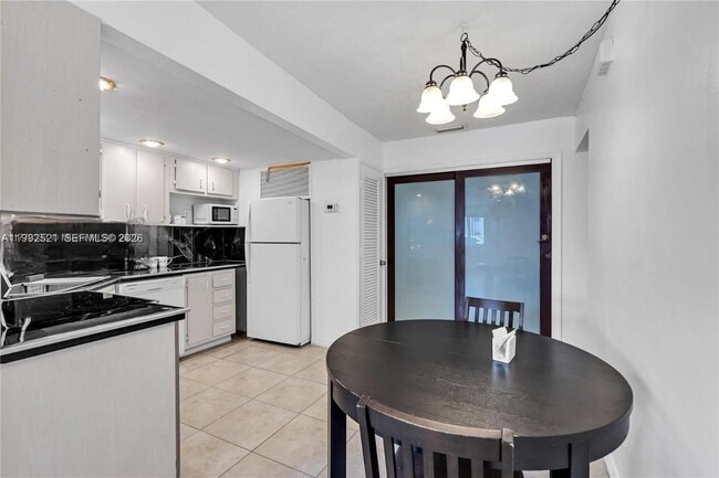 Building Photo - 2175 NE 56th St