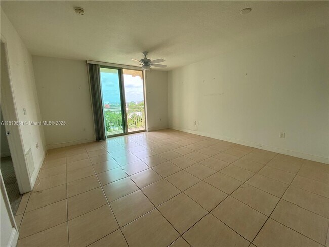 Building Photo - 610 Clematis St