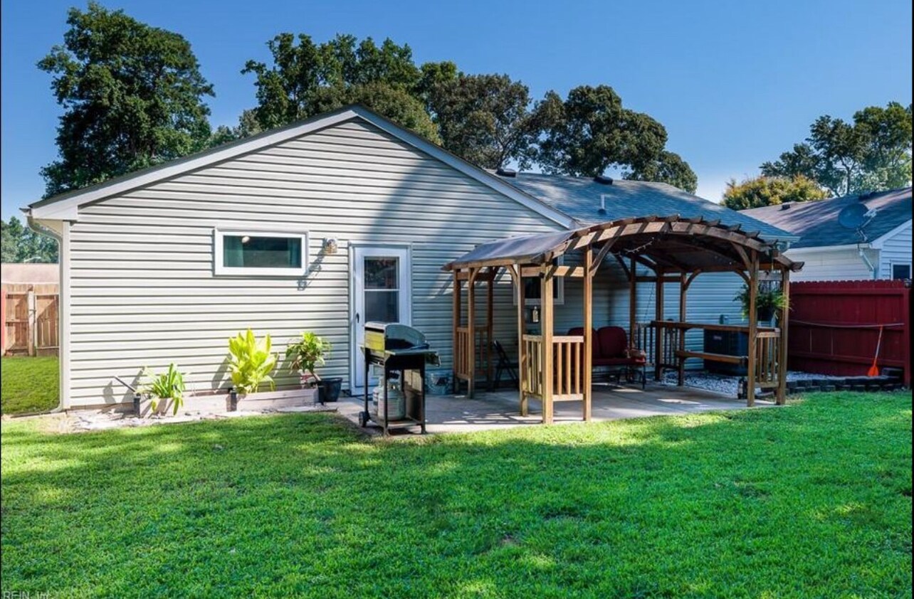 Building Photo - 1307 Eaglewood Dr