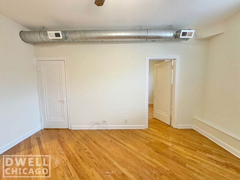 Building Photo - 3300 N Lakewood Ave