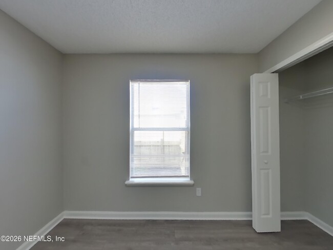 Building Photo - 1330 Summerbrook Dr