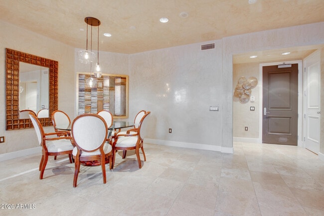 Building Photo - 2211 E Camelback Rd