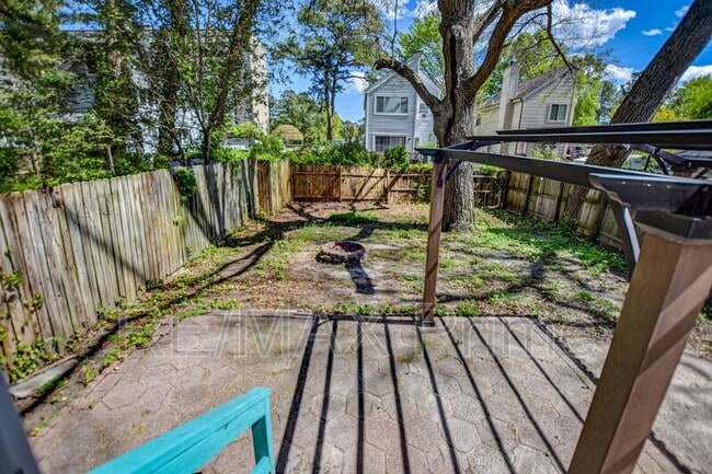 Building Photo - 7304 Major Ave