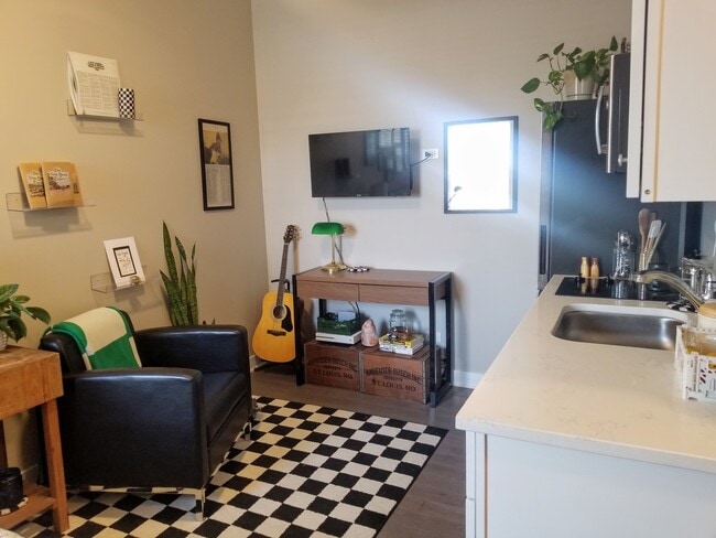 Building Photo - 1409 W Diversey Pkwy