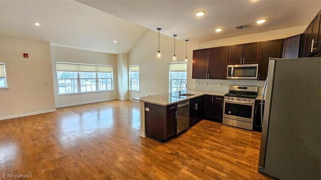 Building Photo - 260 W Main St