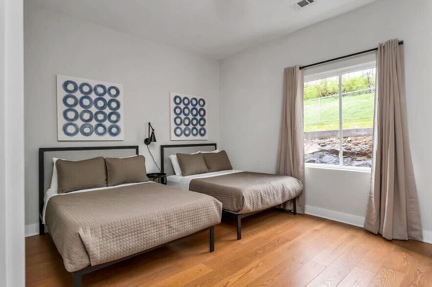 Building Photo - 2131 Goodrich Ave