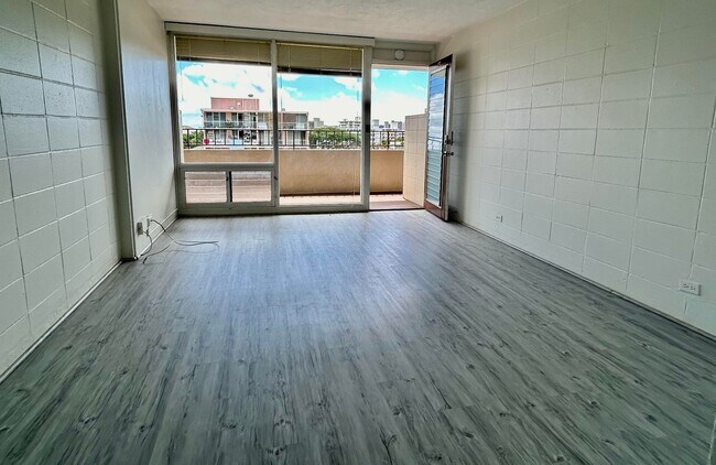 Building Photo - Renovated, 1 Bedroom / 1 Bath convenient location! Available NOW (Rent includes Electricity)