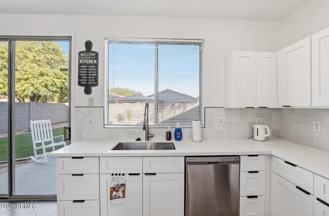 Building Photo - 220 W Beechnut Pl