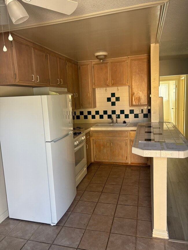 Kitchen - 263 Molino Ave