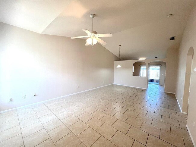 Building Photo - 14 Buttonwood Ln