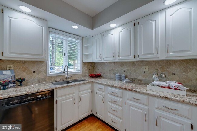 Building Photo - 4710 Old Dominion Dr