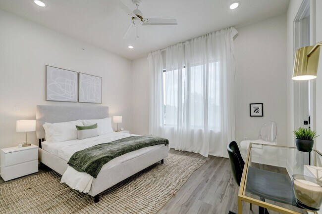 Building Photo - University Oaks – Modern Luxury Living in the Heart of Houston