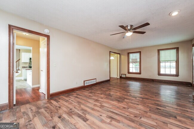 Building Photo - 3550 Spring Creek Cir