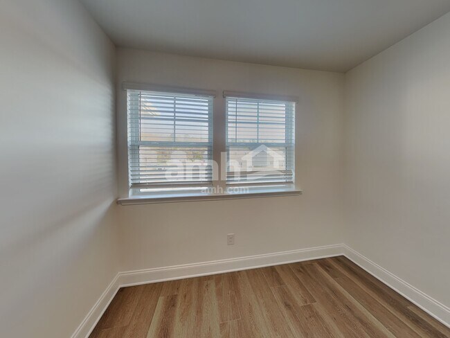 Building Photo - 1010 Guildcrest Ct