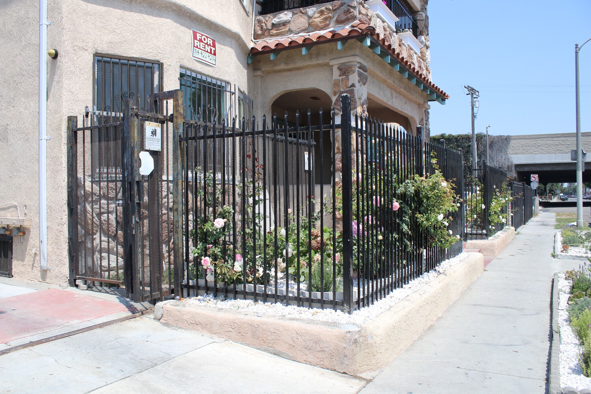 Building Photo - 441 W 79th St